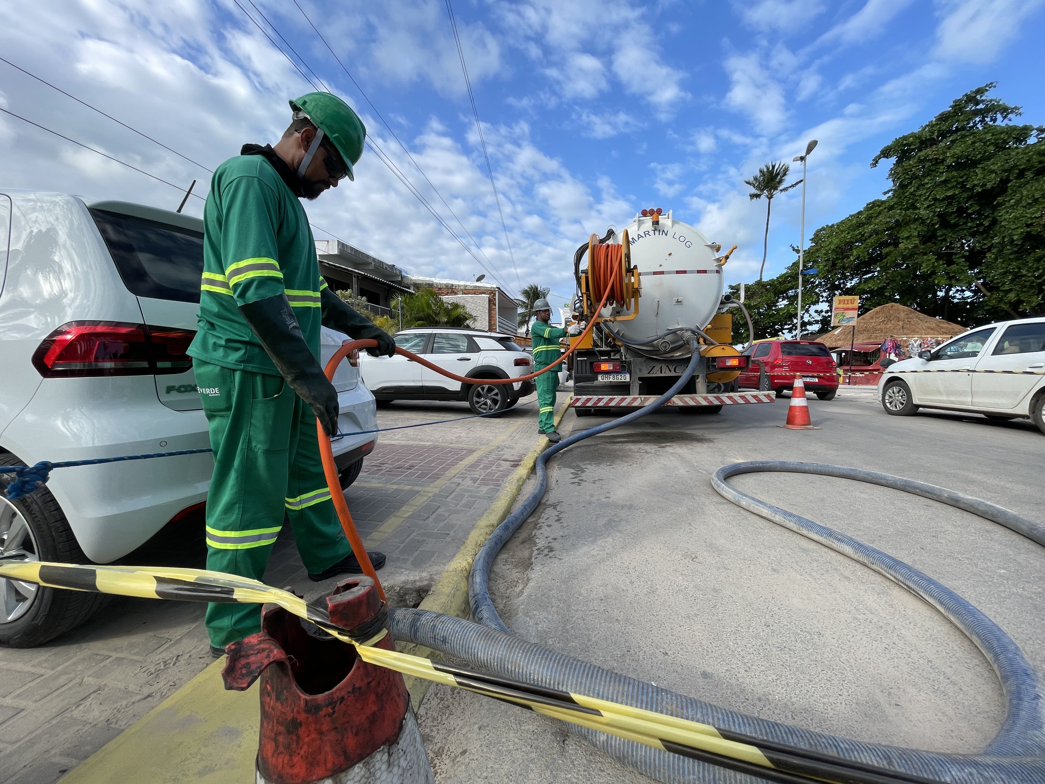 Operação Verão: Verde Alagoas realiza desobstrução de esgoto em Maragogi