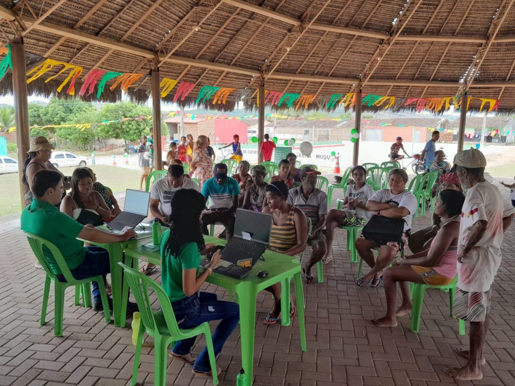 Comunidade Muquém recebe atendimento itinerante para inclusão na tarifa social de água e esgoto