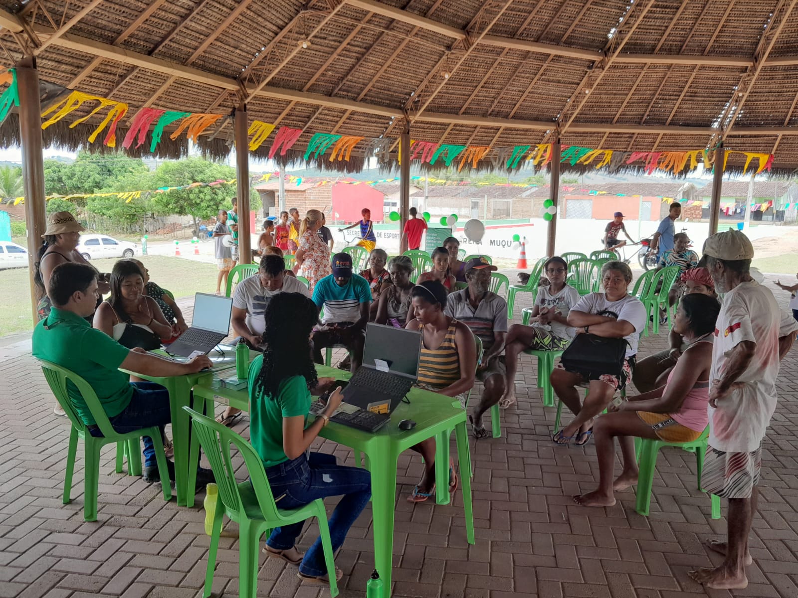 Comunidade Muquém recebe atendimento itinerante para inclusão na tarifa social de água e esgoto
