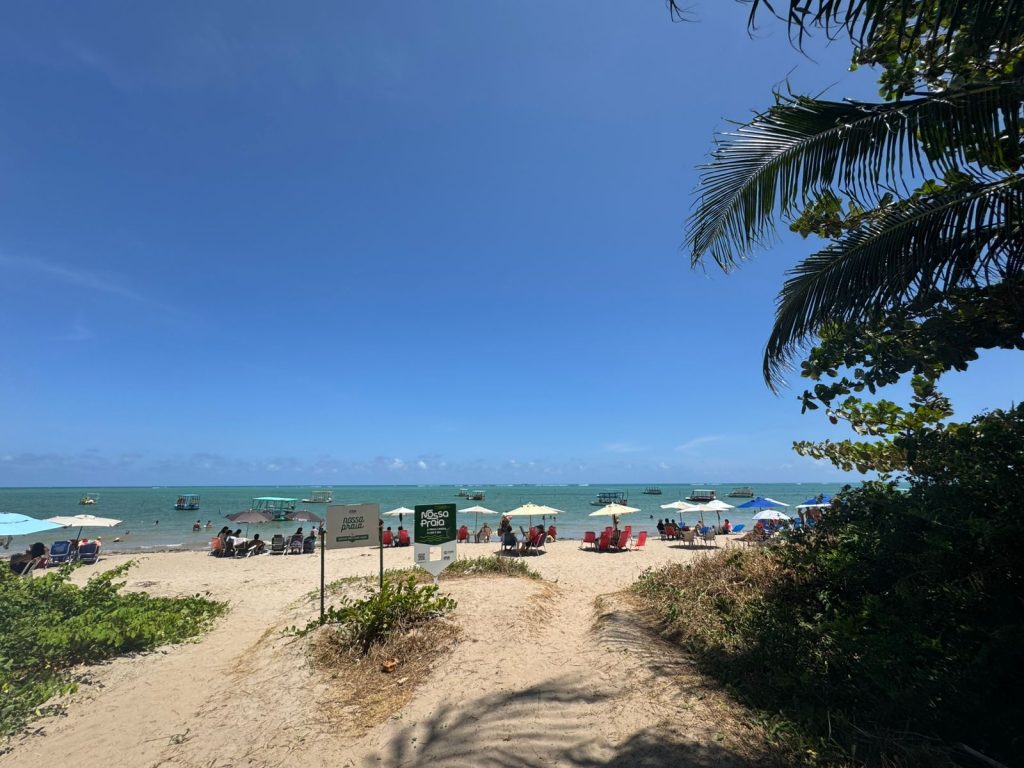 Praia do Patacho recebe Verão Verde Day, unindo preservação ambiental, cultura e comunidade
